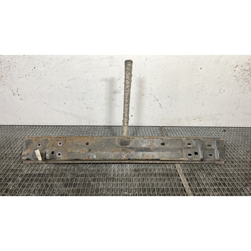 Renfort pare choc arriere (traverse) TOYOTA AURIS 1 Photo n°1