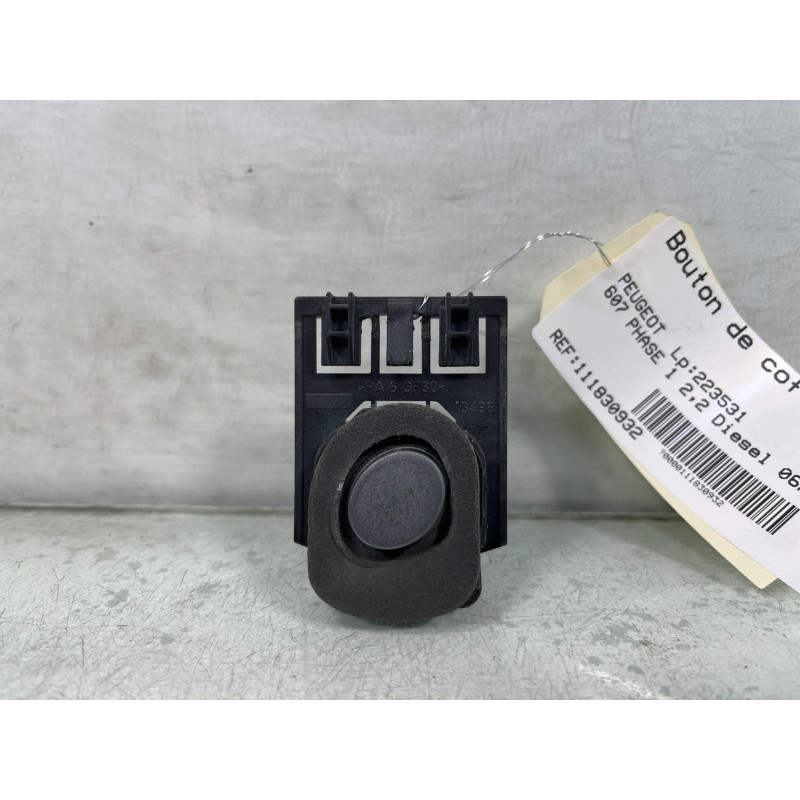 Bouton de coffre PEUGEOT 607 Photo n°1