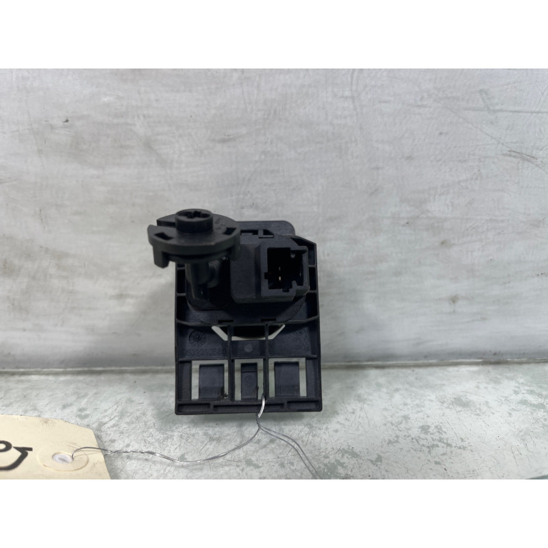 Bouton de coffre PEUGEOT 607 Photo n°3