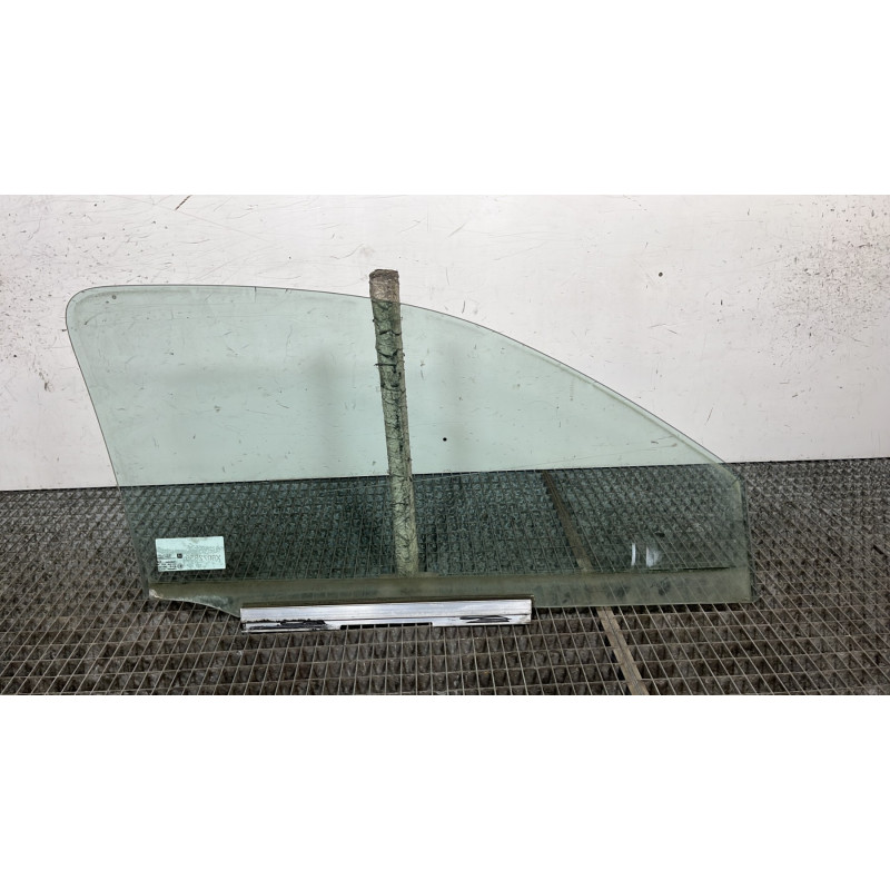 Vitre avant gauche OPEL CORSA B Photo n°4