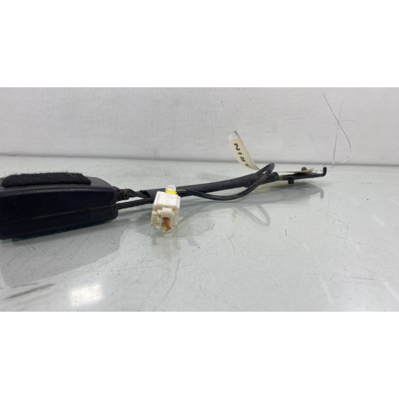 Attache ceinture avant gauche PEUGEOT 5008 1 Photo n°2
