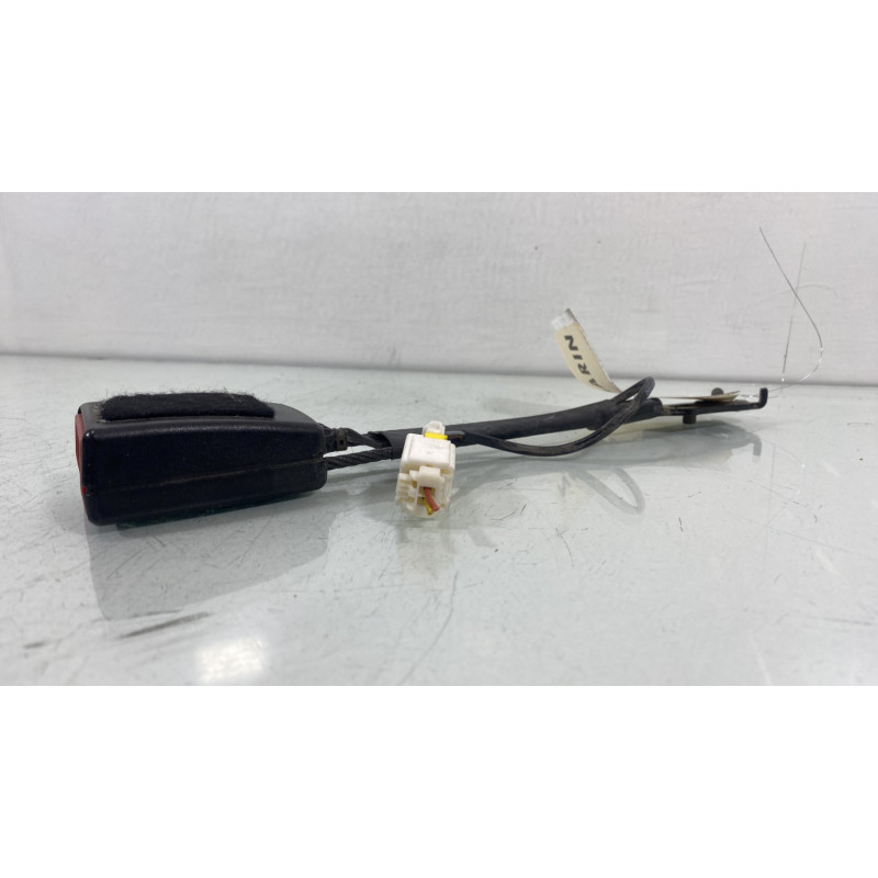 Attache ceinture avant gauche PEUGEOT 5008 1 Photo n°3