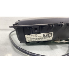 Ecran GPS PEUGEOT 5008 1