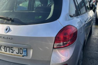 Calculateur moteur RENAULT CLIO 3