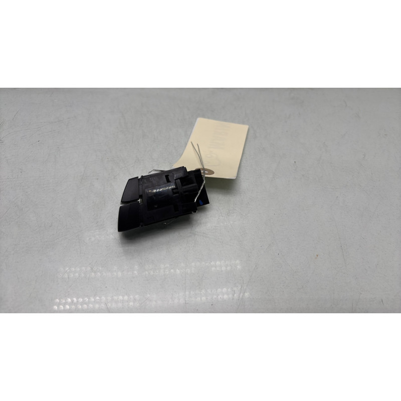 Bouton de warning BMW SERIE 2 F45 ACTIVE Photo n°4