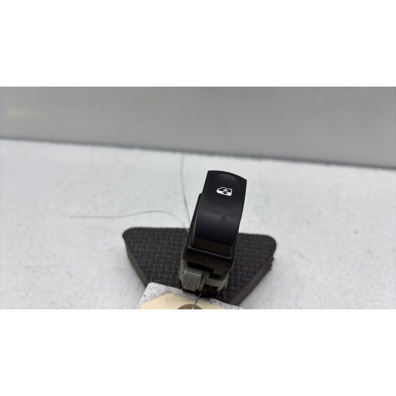 Interrupteur de leve vitre avant droit RENAULT TWINGO 2 Photo n°1