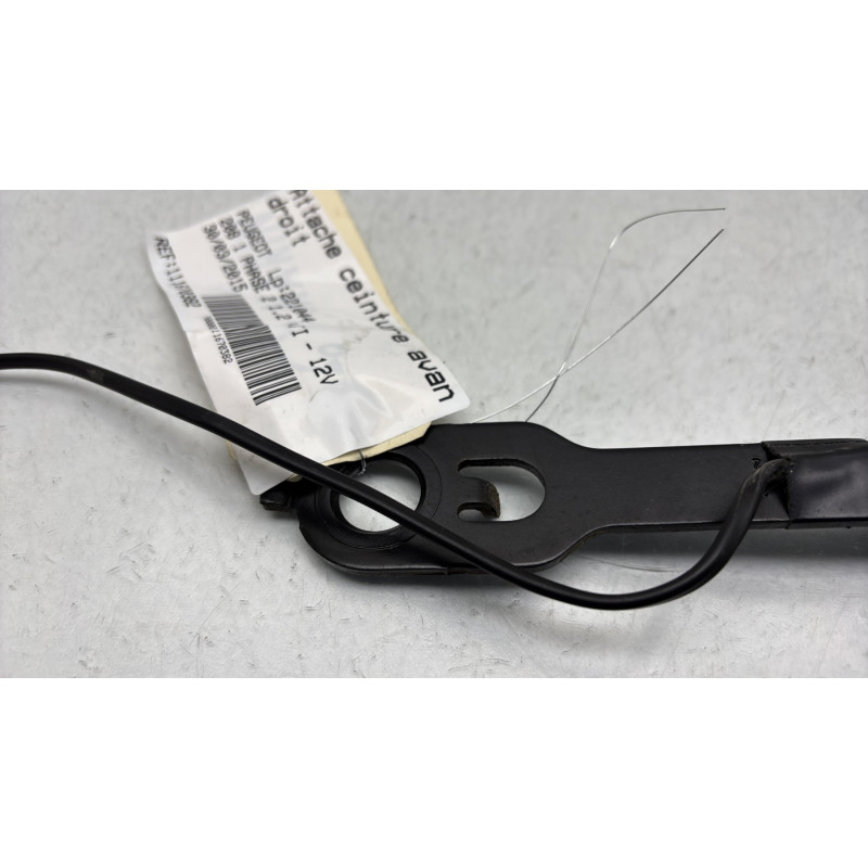 Attache ceinture avant droit PEUGEOT 208 1 Photo n°1