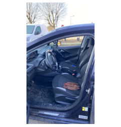 Attache ceinture avant droit PEUGEOT 208 1