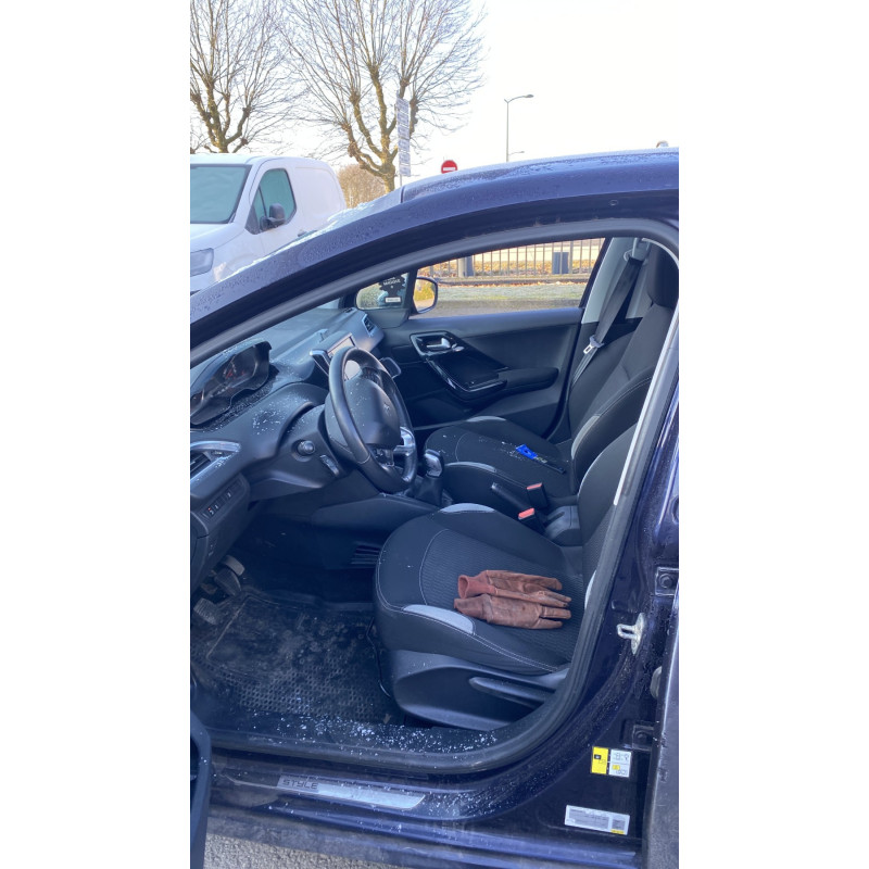 Attache ceinture avant droit PEUGEOT 208 1 Photo n°6