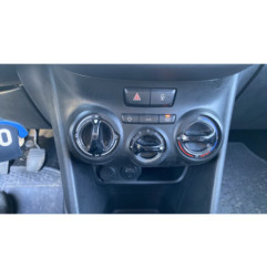 Attache ceinture avant droit PEUGEOT 208 1