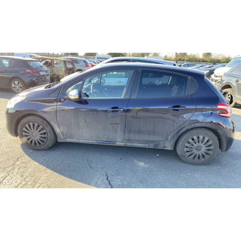 Attache ceinture avant droit PEUGEOT 208 1 Photo n°17