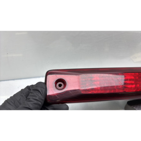 Feu arriere stop central ISUZU D-MAX 2