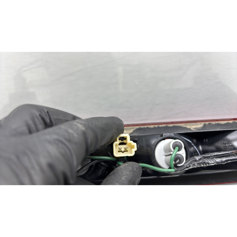 Feu arriere stop central ISUZU D-MAX 2 Photo n°4
