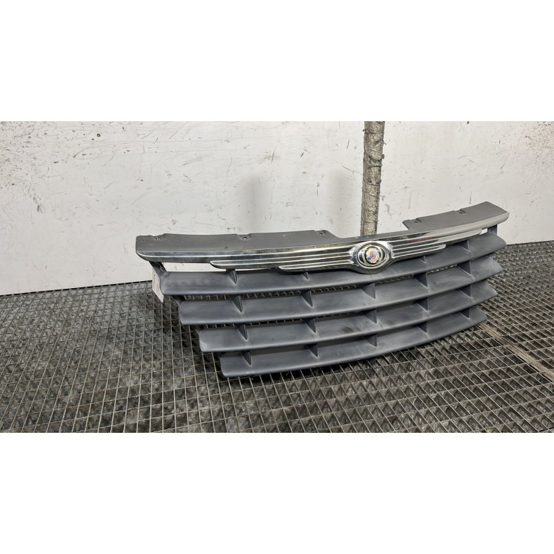 Calandre CHRYSLER VOYAGER 4 Photo n°2