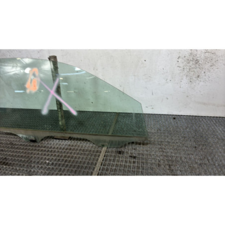 Vitre avant droit VOLKSWAGEN POLO 4