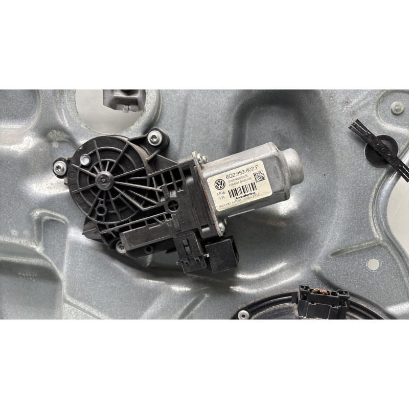 Leve vitre electrique avant gauche VOLKSWAGEN POLO 4 Photo n°8