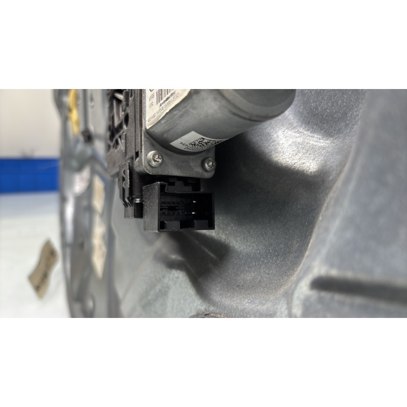 Leve vitre electrique avant gauche VOLKSWAGEN POLO 4 Photo n°9