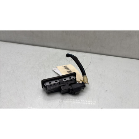 Bouton de coffre PEUGEOT 2008 1