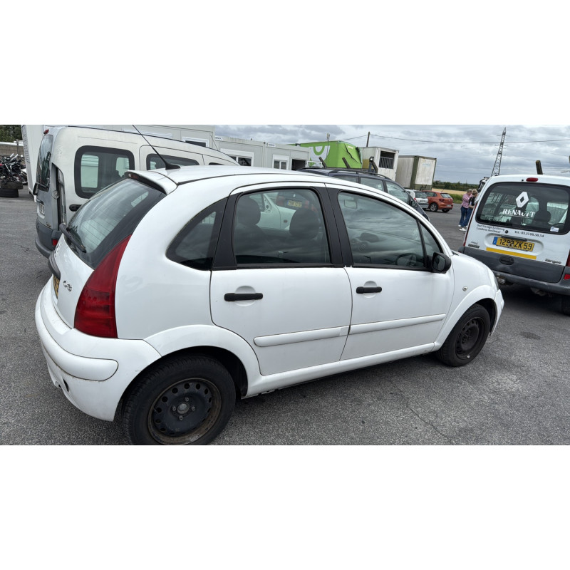 Pare boue arriere droit CITROEN C3 1 Photo n°11