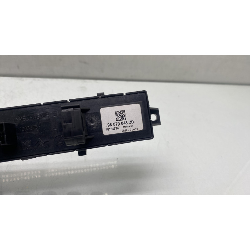 Bouton de warning PEUGEOT 3008 1 Photo n°4