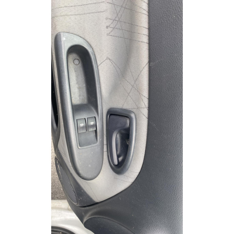 Poignee porte avant droit RENAULT CLIO 2 Photo n°19