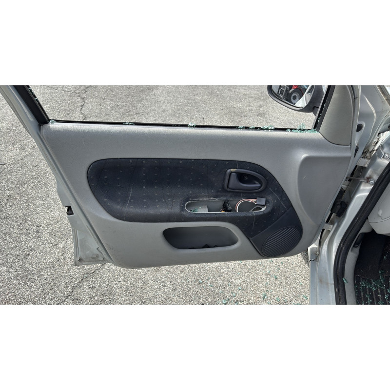 Vitre avant droit RENAULT CLIO 2 Photo n°13