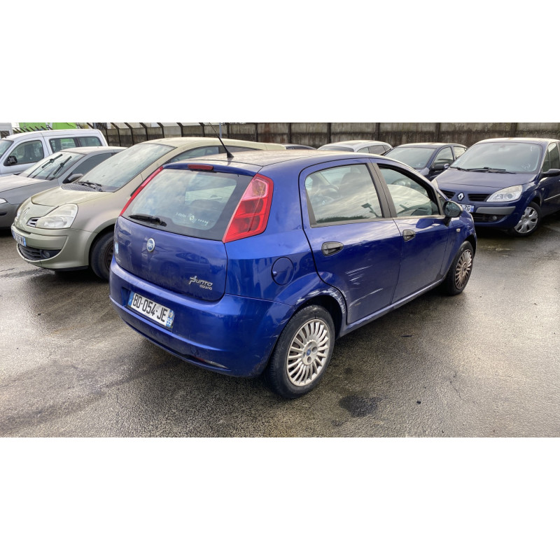 Malle/Hayon arriere FIAT GRANDE PUNTO Photo n°10
