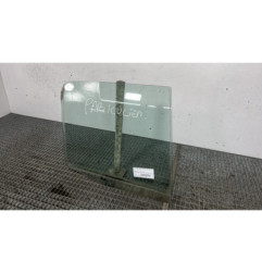 Vitre arriere droit PEUGEOT 106
