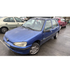 Vitre arriere droit PEUGEOT 106