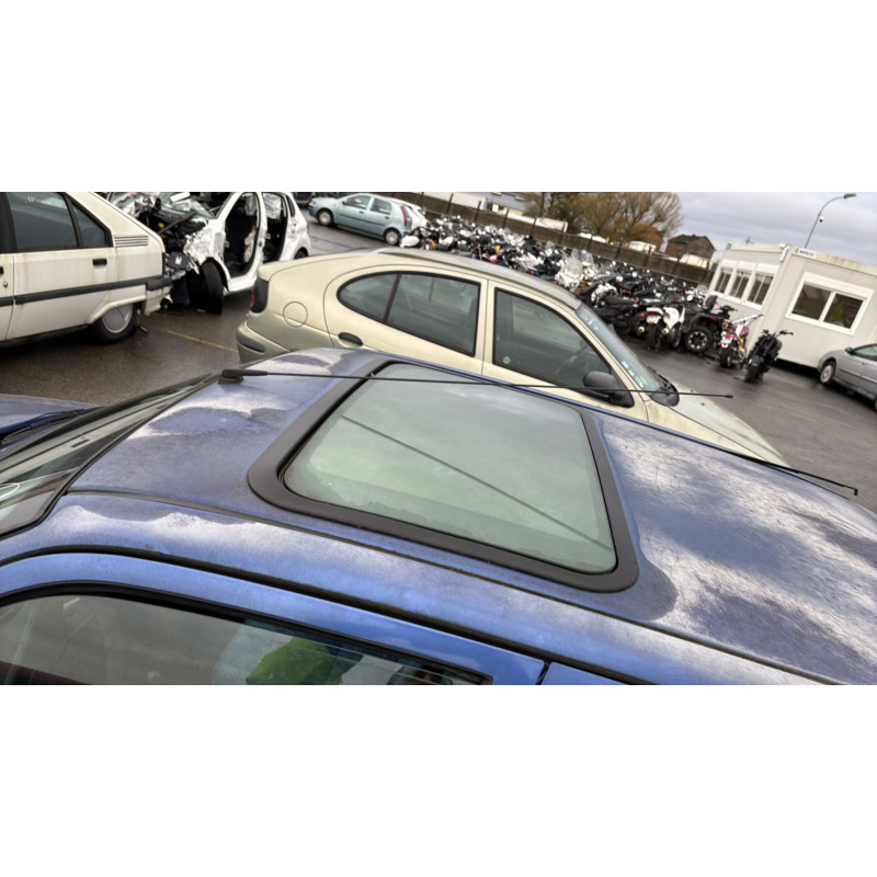 Vitre arriere droit PEUGEOT 106 Photo n°13