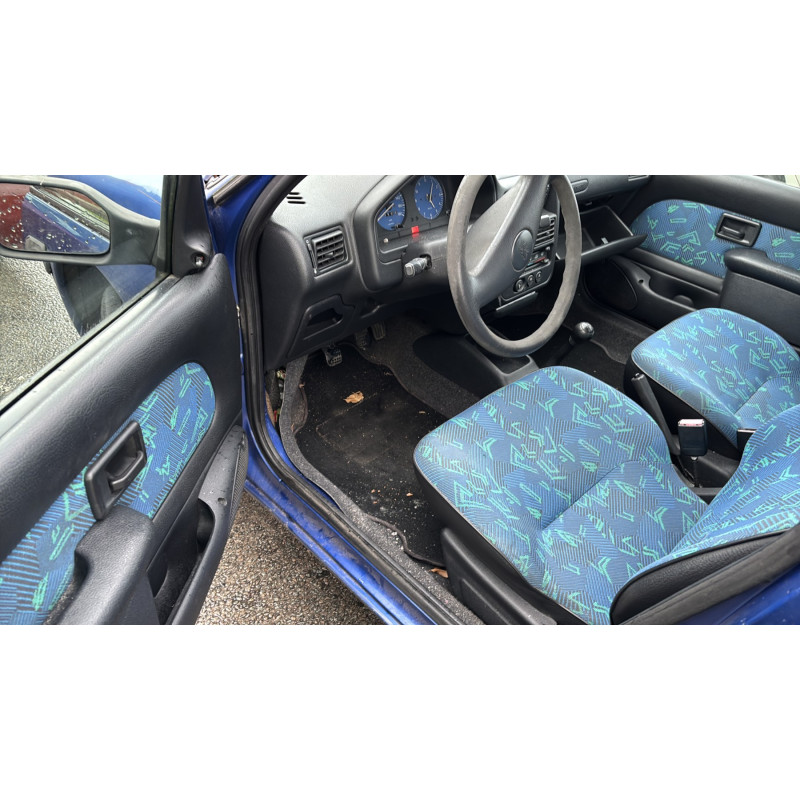 Vitre arriere droit PEUGEOT 106 Photo n°14
