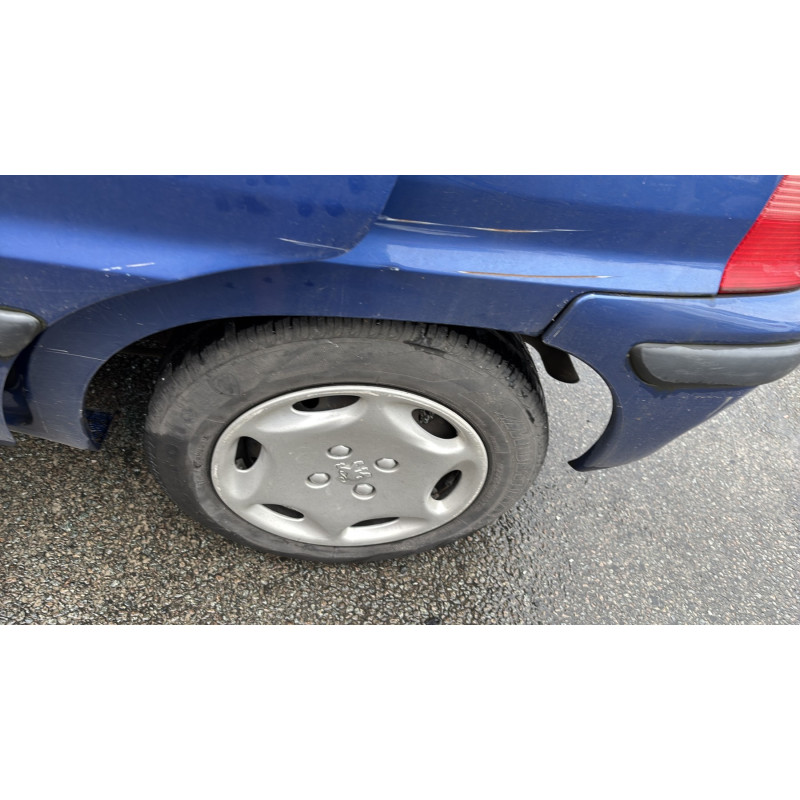 Vitre arriere droit PEUGEOT 106 Photo n°19
