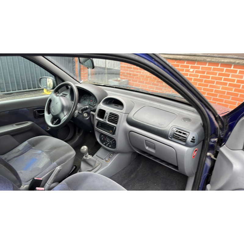 Aile avant gauche RENAULT CLIO 2 Photo n°11