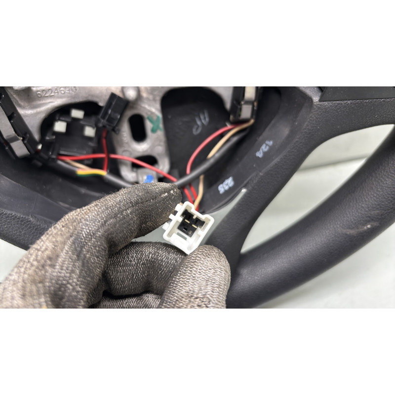 Volant RENAULT CLIO 4 Photo n°3