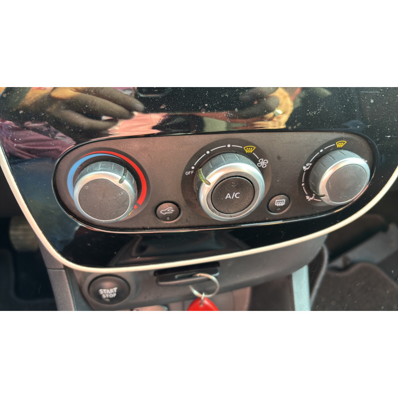Volant RENAULT CLIO 4 Photo n°13