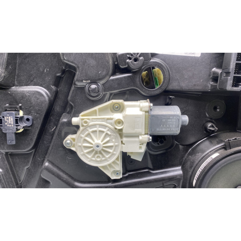 Leve vitre electrique avant gauche MERCEDES CLASSE A 176 Photo n°2