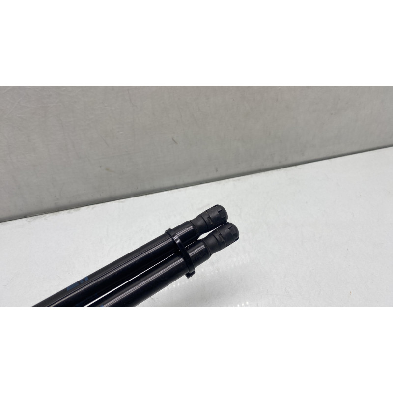 Verin de coffre MERCEDES CLASSE A 176 Photo n°3