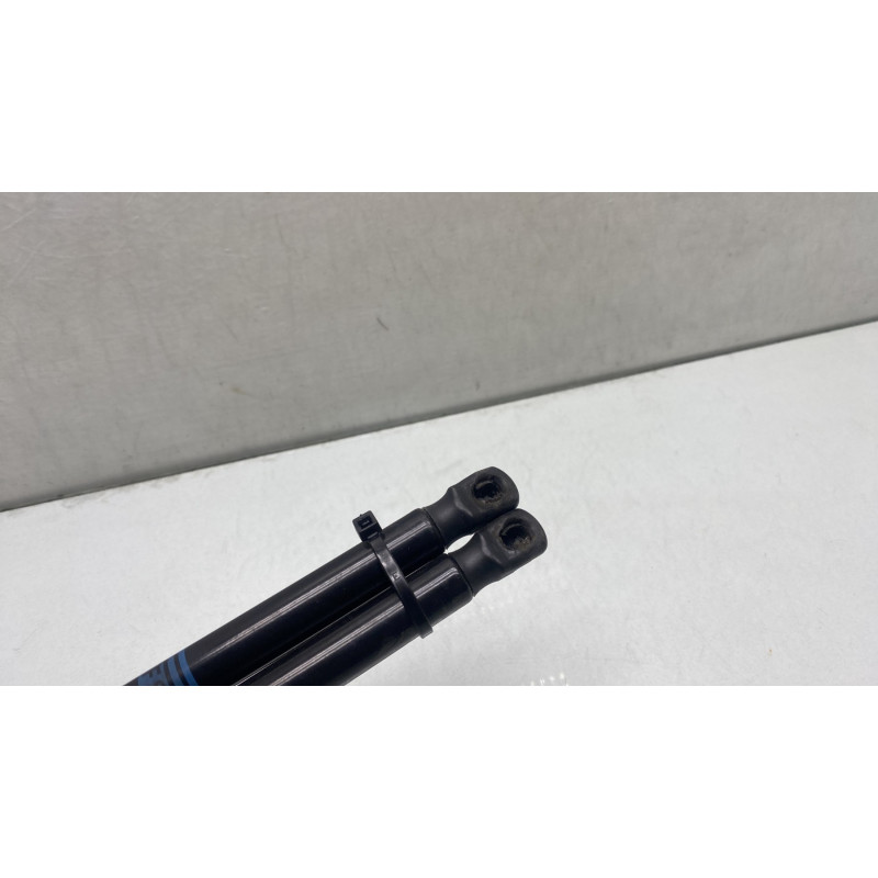 Verin de coffre MERCEDES CLASSE A 176 Photo n°4