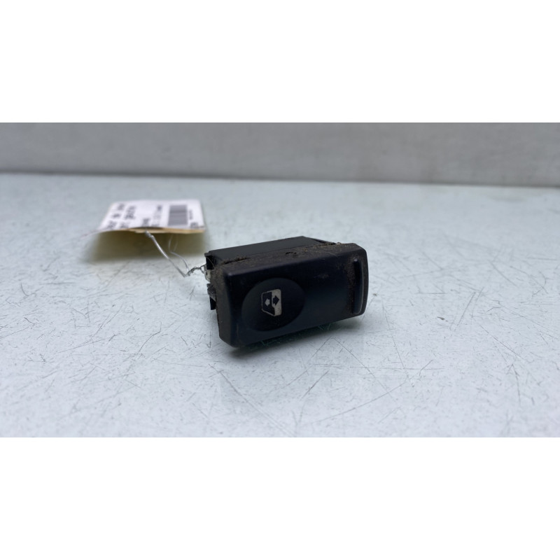 Interrupteur de leve vitre avant gauche RENAULT MASTER 2 Photo n°1