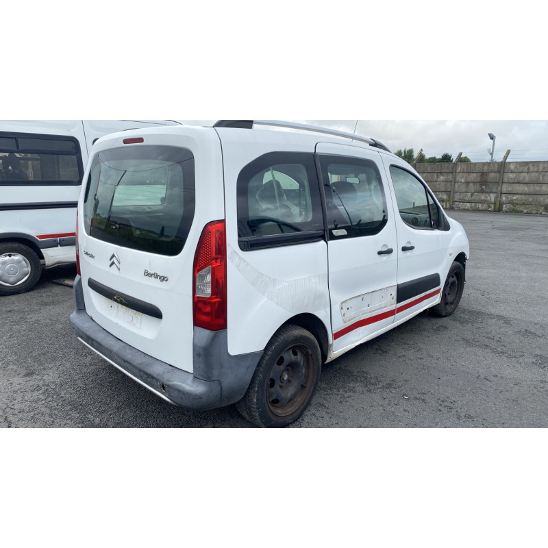 Vitre avant gauche CITROEN BERLINGO 2 Photo n°8