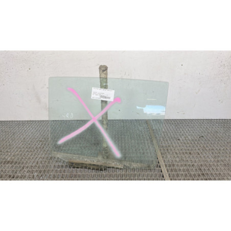 Vitre arriere droit TOYOTA YARIS 2 Photo n°1