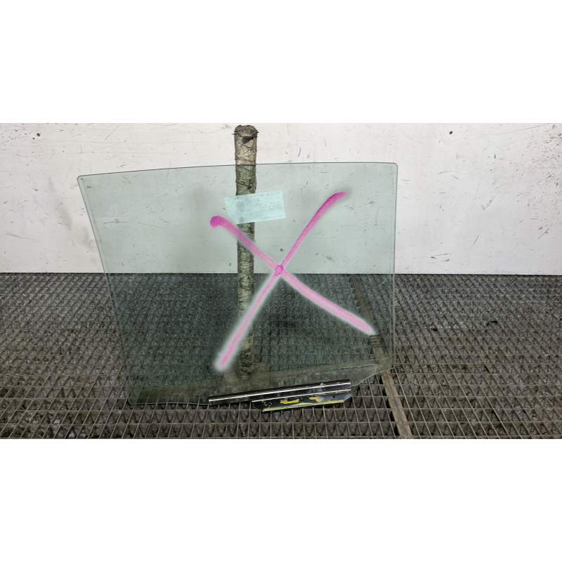 Vitre arriere droit TOYOTA YARIS 2 Photo n°4