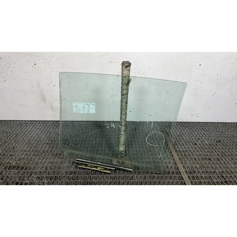 Vitre arriere gauche TOYOTA YARIS 2 Photo n°4