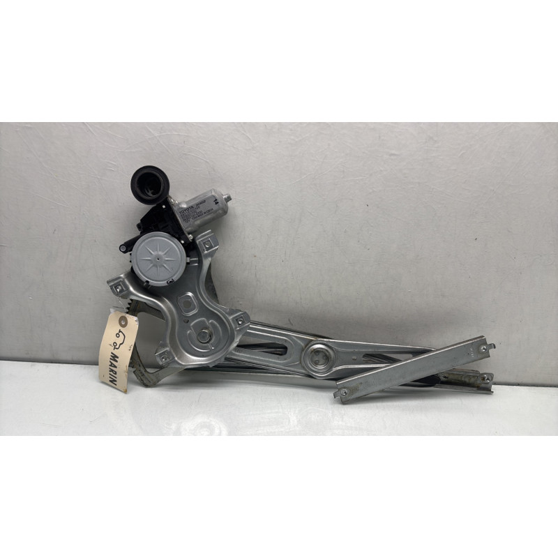 Leve vitre electrique avant droit TOYOTA YARIS 2 Photo n°1