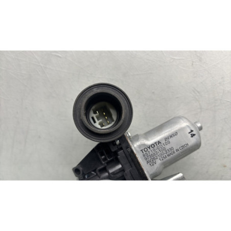 Leve vitre electrique avant droit TOYOTA YARIS 2