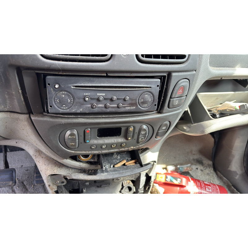 Pretensionneur de ceinture avant droit RENAULT SCENIC 1 Photo n°17