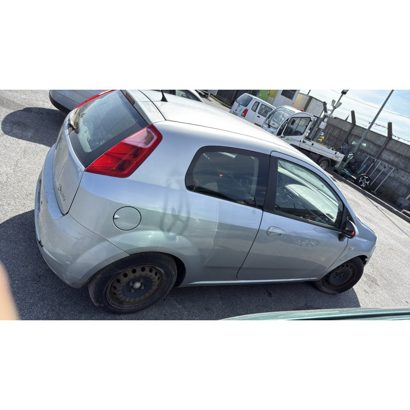 Leve vitre electrique avant gauche FIAT GRANDE PUNTO Photo n°10