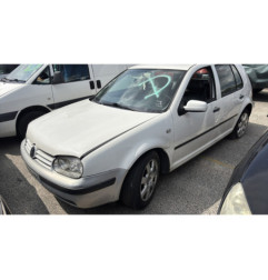 Attache ceinture avant gauche VOLKSWAGEN GOLF 4
