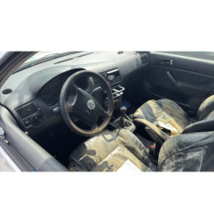 Attache ceinture avant gauche VOLKSWAGEN GOLF 4