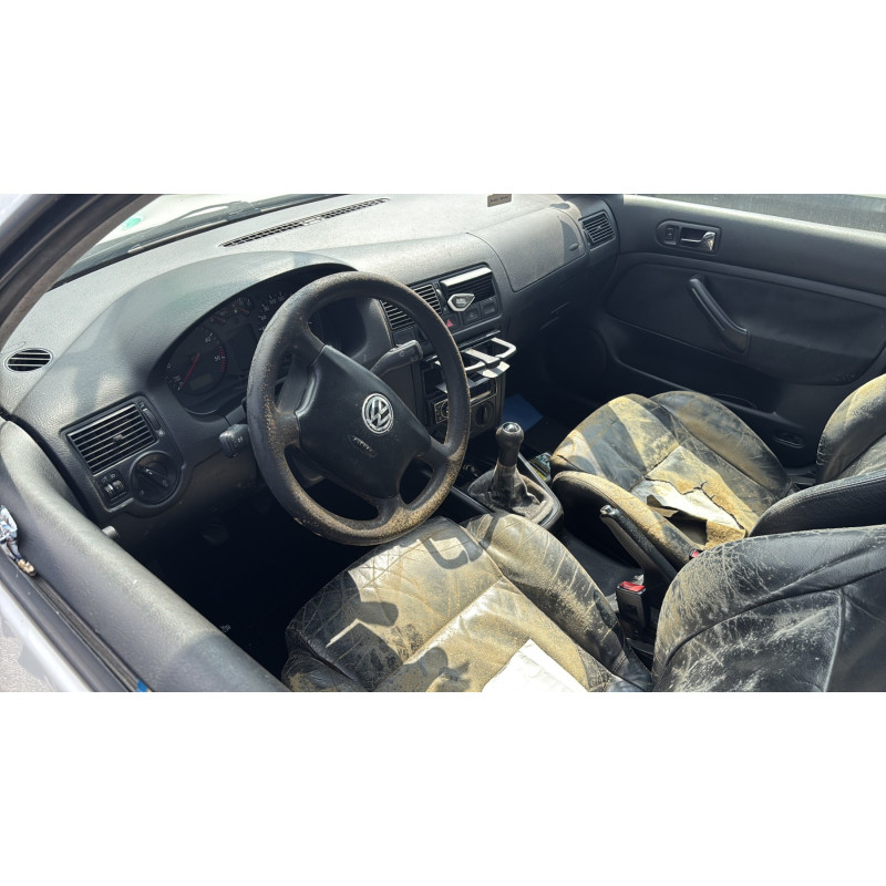 Attache ceinture avant gauche VOLKSWAGEN GOLF 4 Photo n°9